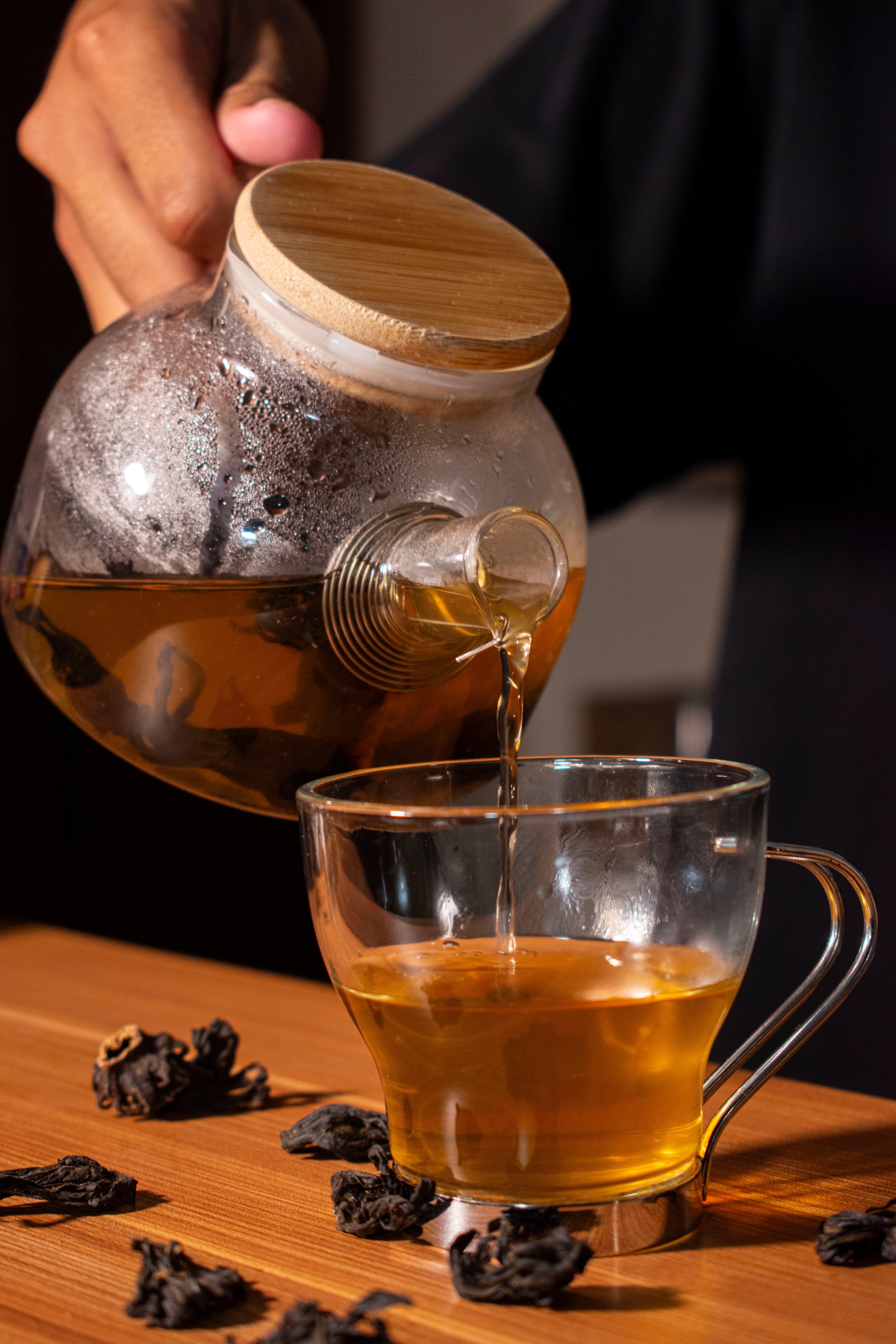 Calm tea presentation in a warm cafe setting